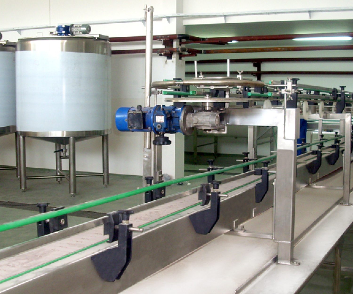 Автоматска Работна Маса, Тресачка за Полнење на Тегли со Автоматска Работна Маса