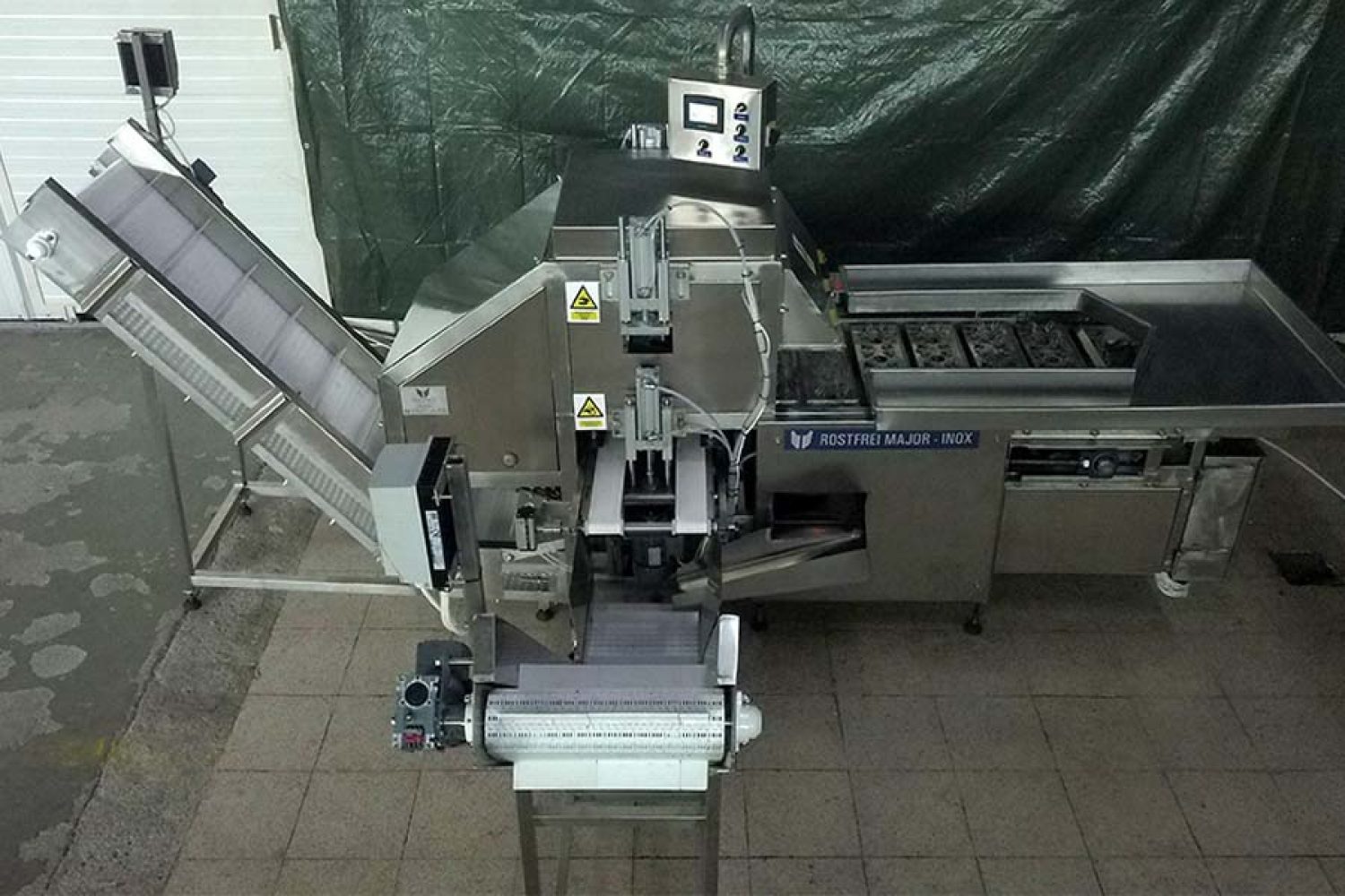 AMP 7200 with 2 workers Automatic pepper seed removing machine | Rostfrei Major Inox